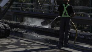 S-a finalizat hidroizolaţia şi s-au turnat două straturi de asfalt la Podul Grant, anunță primarul Capitalei