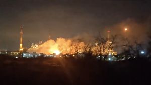Ucraina a lansat un atac major cu drone și rachete asupra Rusiei / Unul dintre atacuri pare să fi vizat rafinăria de petrol din Saratov