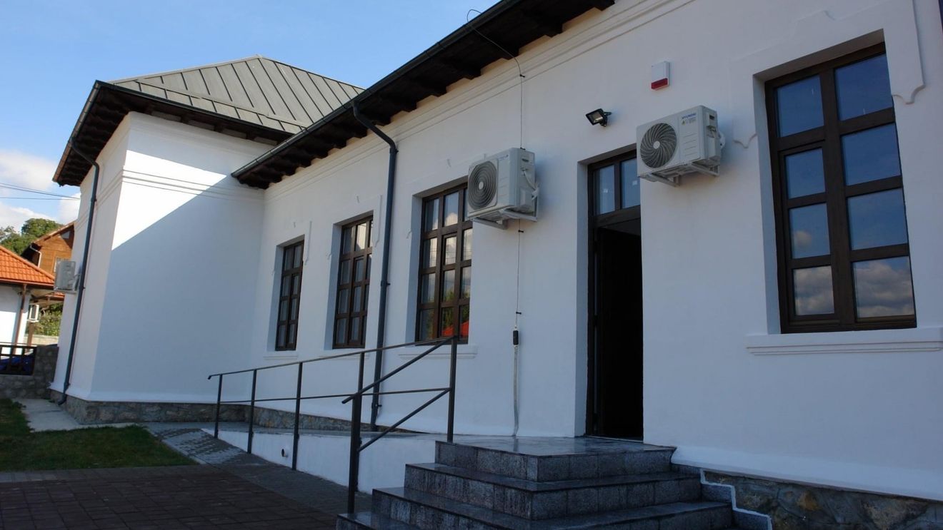 Școala din Vaideeni, județul Vâlcea, a fost amendată pentru segregare, de CNCD