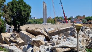 GALERIE FOTO Ce-a mai rămas din fostul stadion Farul, în plină demolare: Sunt încă în picioare nocturnele, martore când naționala României bătea Olanda în preliminariile Campionatului European/ Construit acum 70 de ani de deținuții politic