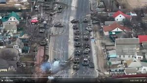 VIDEO Tancurile rusești se află la circa 15 km de Kiev / Convoiul rusesc, atacat de armata ucraineană