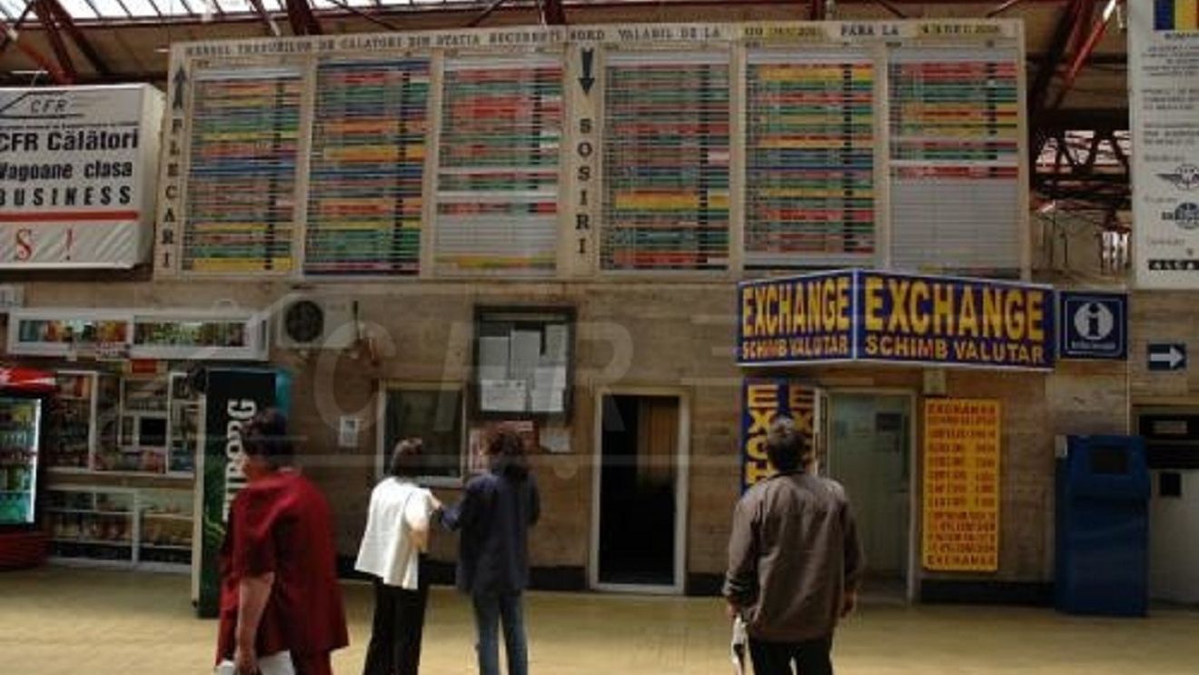 Întârzieri de sute de minute ale trenurilor pe diferite rute. CFR Călători: Circulația se desfășoară în condiții de iarnă severă