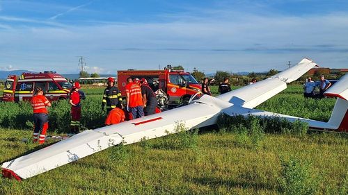 UPDATE Planor aterizat forţat în judeţul Hunedoara / Pilotul a fost rănit