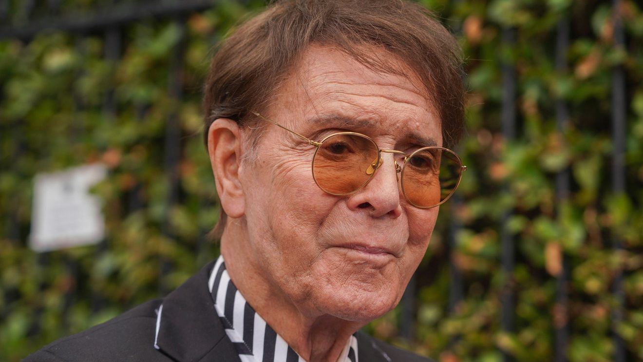 Cântăreţul britanic Cliff Richard dezvăluie că a fost tratat pentru cancer de prostată și cere screening regulat pentru această boală