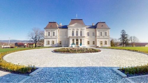 Castelul Bánffy din Răscruci (Cluj), vandalizat de vizitatori: „Scrijelesc pereții, își scriu numele” / Grupurile mai mari de vizitatori vor fi lăsate să intre, din această cauză, doar cu o cerere prealabilă