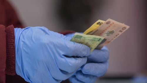 Ofițer de la Corpul de control al MAI, prins în flagrant când ar fi primit 15.000 de lei mită