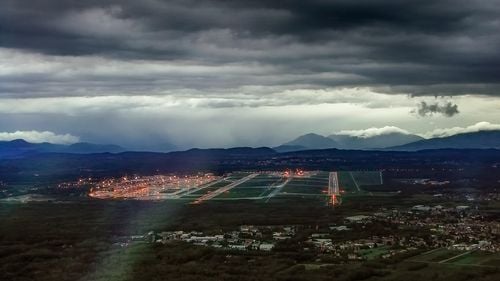 A murit "doamna Malpensa", o italiancă de 86 de ani, care a locuit în Terminalul 1 al aeroportului timp de 20 de ani / A vrut în tot acest timp să ajungă în Mauritius, acolo unde trăiesc cei doi copii ai ei