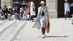 Thom Browne primăvară-vară 2027 la Milano: cum transformă insectele și botanica într-o colecție de modă masculină