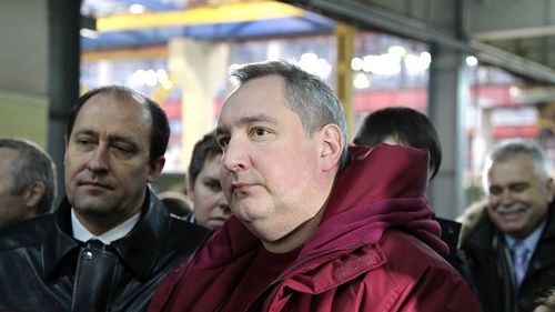 Fostul şef al Agenţiei spaţiale ruse îi trimite lui Macron o schijă care l-ar fi rănit în Ucraina / Rogozin pretinde că schija provenea de la un obuz tras dintr-un tun Caesar, furnizat Kievului de către Franţa