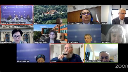 VIDEO Liviu Ornea, reprezentantul Academiei Române în grupul pentru noul curriculum de matematică, după ce a băut și a mâncat în timpul conferinței Ministerului Educației de prezentare a programelor școlare: Sper ca mulți profesori să fie reticenți la folosirea de asistent AI / În niciun caz nu eram băut. Nu mi-am dat seama că aveam camera deschisă