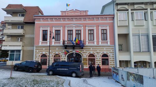 Percheziții DNA la sediul prefecturii Covasna / Accesul în instituție a fost blocat