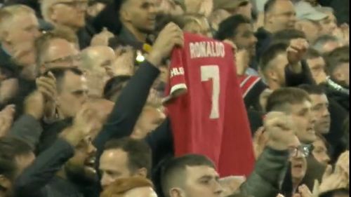 VIDEO You'll Never Walk Alone: Omagiu impresionant al fanilor Liverpool și Manchester United pentru Cristiano Ronaldo, care a pierdut un copil