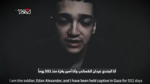 VIDEO Aripa armată a Hamas a publicat o înregistrare video cu un ostatic israelian în viaţă. Ar fi un soldat care are și cetățenie americană