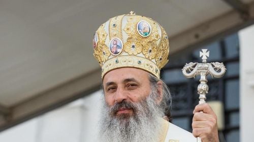 ANALIZĂ ”Să nu fim de nicio parte”. Patru din cele mai puțin vaccinate șapte județe țin de Mitropolia Moldovei și Bucovinei. Un stareț subordonat lui Teofan a demonizat vaccinul la un miting AUR, fără ca Biserica să reacționeze