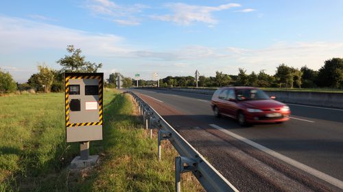 Radar controversat la frontiera italiană. Justiția anulează definitiv primele amenzi aplicate șoferilor francezi / Cei sancționați au format un colectiv pe rețelele sociale pentru a centraliza cazurile și a iniția acțiuni în instanță