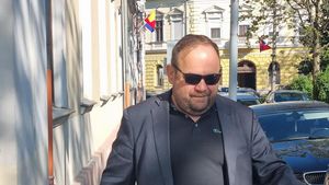 Mesaj vulgar al unui primar din Bihor la adresa prefecturii / „Atacă toate prostiile. Sunt numiți politic ca să ne luxeze și ne trimite nu știu câte procese. Vă spun: mă p... pe ei!”