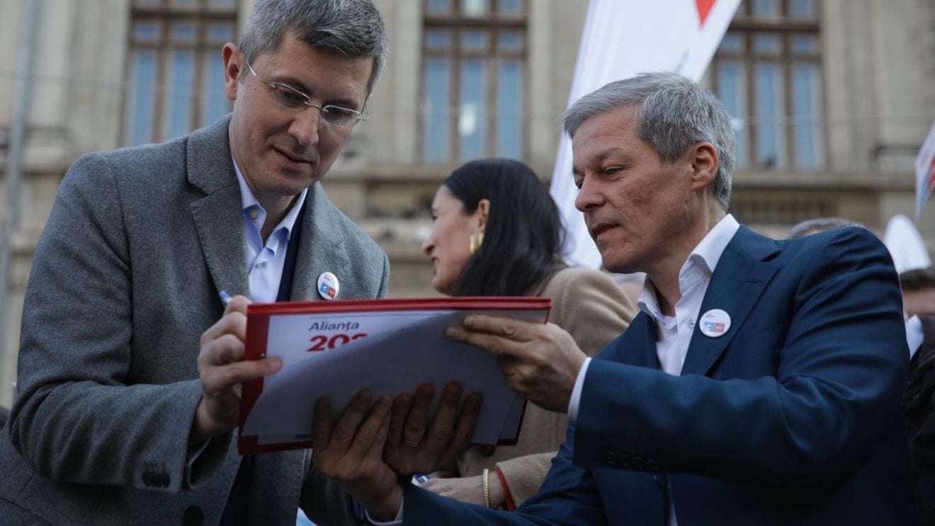 Alianţa 2020 USR-PLUS a lansat strângerea de semnături pentru europarlamentare / Barna: Vrem să strângem 300.000 de semnături