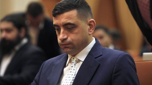 Extremistul Simion, după ce a pus umărul la demiterea guvernului, nu-l mai propune pe Călin Georgescu premier: Avem multe nume capabile / Nicușor Dan trebuie să vină cu o propunere, pentru că el a declanșat această criză