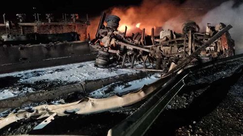 O cisternă cu 40 de tone de motorină a luat foc în Brăila / Șoferul a fost găsit carbonizat