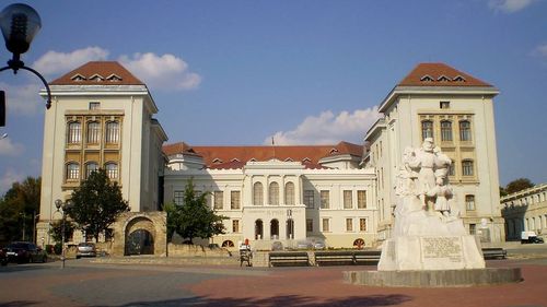 Cursuri supendate și la Universitatea de Medicină și farmacie din Iași: Pe 9 şi 10 martie se suspendă activitatea didactică cu studenţii. Între 11 şi 31 martie cursurile se vor desfăşura online