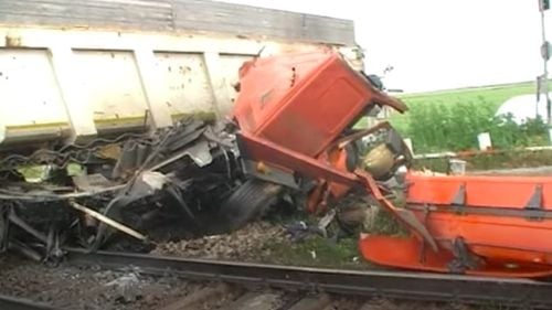 Prahova: Traficul feroviar pe direcția Brașov, blocat la Nistorești după ce un autoturism a rămas blocat pe șine