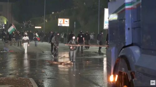 Ciocniri între poliţie şi manifestanţii pro-palestinieni la Udine, unde se desfăşoară meciul Italia-Israel