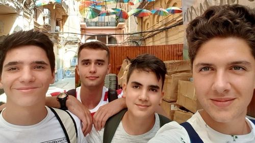 Cum s-au adaptat izolării 4 elevi de liceu din Ialomița și au organizat prima olimpiadă virtuală de geografie