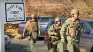 Compania de arme Remington, daune de 73 milioane de dolari pentru familiile a cinci adulţi şi patru copii ucişi la şcoala elementară Sandy Hook din Newton, statul Connecticut
