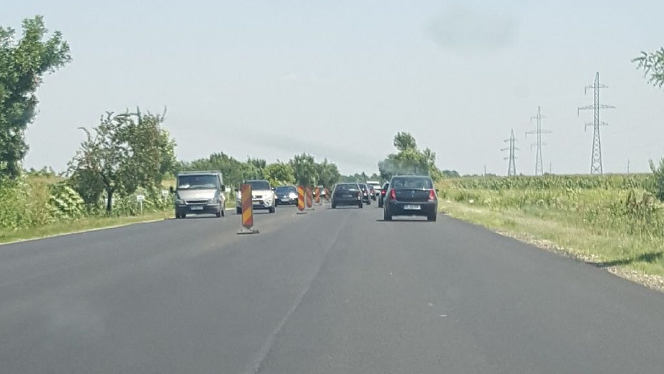 Trafic restricţionat pe o bandă DN 2 București-Urziceni și blocat pe celălalt sens, după ce un buldoexcavator a spart o ţeavă de gaze