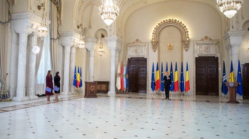 Atmosferă sumbră la ultima recepție a președintelui Iohannis / Au lipsit liderii marilor partide, iar discuțiile s-au învârtit în jurul alegerilor și îngrijorării privind ascensiunea în Parlament a partidelor suveraniste și extremiste