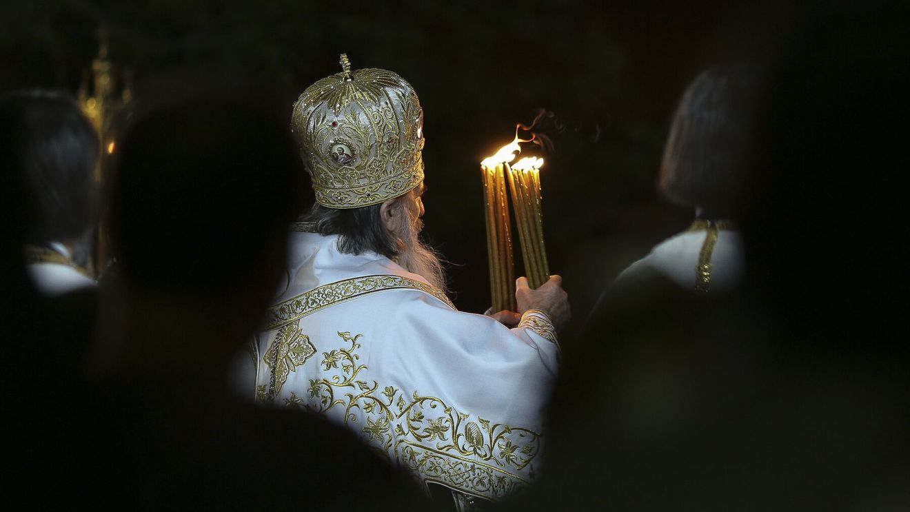 Patriarhul paralel: Cum a fost construit cultul Teodosie, cu politicieni, preoți, oameni de afaceri, instituții publice și Facebook / Sprijin total pentru AUR și Călin Georgescu