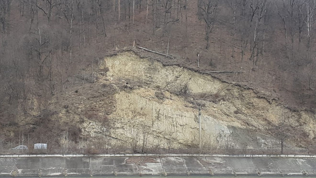 Circulaţia rutieră va fi închisă, în reprize, pe trei sectoare ale DN 7, între Râmnicu Vâlcea şi Sibiu, pentru executarea unor lucrări/ Măsura, în vigoare de luni până în 25 octombrie