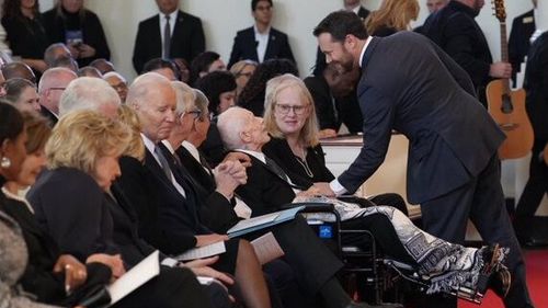 Fostul președinte american Jimmy Carter a participt la 99 de ani la funeraliile soției Rosalynn, într-o rară apariție în public