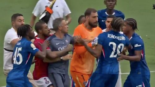 VIDEO Scandal mare după Chelsea vs PSG: Luis Enrique riscă o suspendare drastică după ce i-a pus mâna în gât unui jucător advers