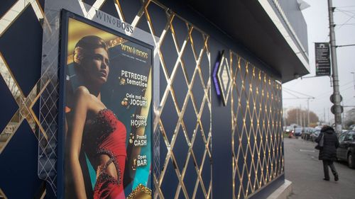 Alina Gorghiu (PNL) cere Primăriei Sectorului 5 să ridice din fața Senatului un panou publicitar pentru pariuri sportive / Tocmai Gorghiu ”a îndulcit” o lege a unui coleg liberal care viza interzicerea reclamei la pariuri