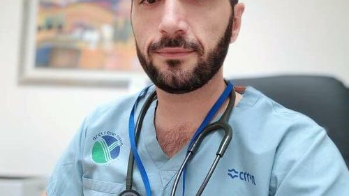 Un medic chirurg din Israel, care a făcut studiile în Arad, despre experiența în școala românească: ”Vocea noastră a fost auzită tot timpul/ Iubesc România, îmi este dor de Arad/ Sunt mândru, sunt dator”