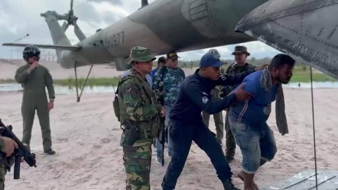 VIDEO Un grup de amerindieni a atacat cu arcuri şi săgeţi un post militar din jungla amazoniană, în sudul Venezuelei