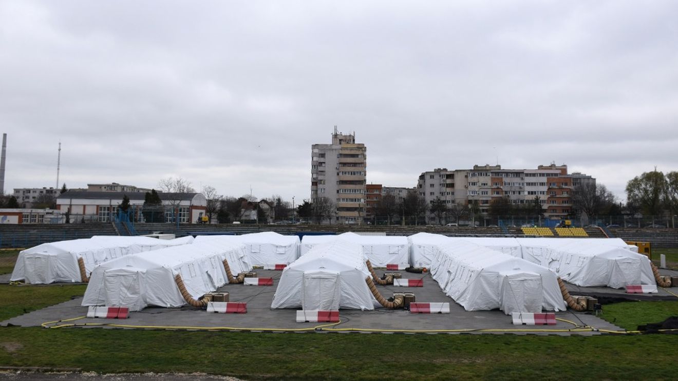 Ministrul Ciucă: Spitalele de campanie din Timişoara şi Constanţa se află în proces de înlocuire a corturilor cu containere