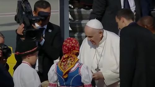 Papa marchează împlinirea vârstei de 86 de ani oferind premii pentru acţiuni caritabile