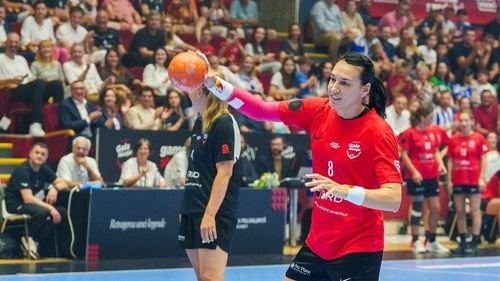 Cristina Neagu şi-a luat rămas-bun de la handbal cu mii de fani alături