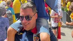 Efectul naționalei: Peste 30 de mii de stegulețe și 25 de mii de eșarfe tricolore produse în Sibiu. „Nu existau astfel de comenzi în perioada asta a anului”