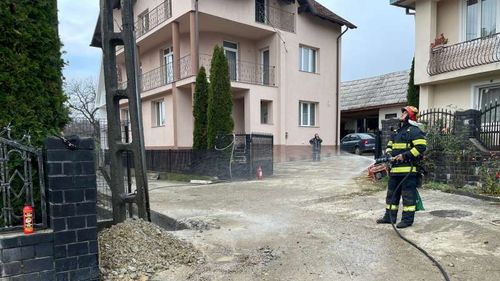 Satu Mare: Incendiu la o ţeavă de gaz care a fost avariată în timpul unor lucrări la reţeaua de apă