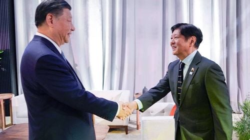 Xi Jinping şi președintele Filipinelor s-au întâlnit la San Francisco, în încercarea de a reduce tensiunile din Marea Chinei de Sud