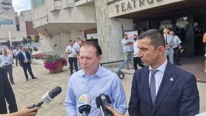 Din garda vechilor baroni locali, Ciprian Dobre, care în 2016 era acuzat de luare de mită, revine la șefia PNL Mureș cu diferență de 3 voturi. Dobre este susținătorul lui Cîțu
