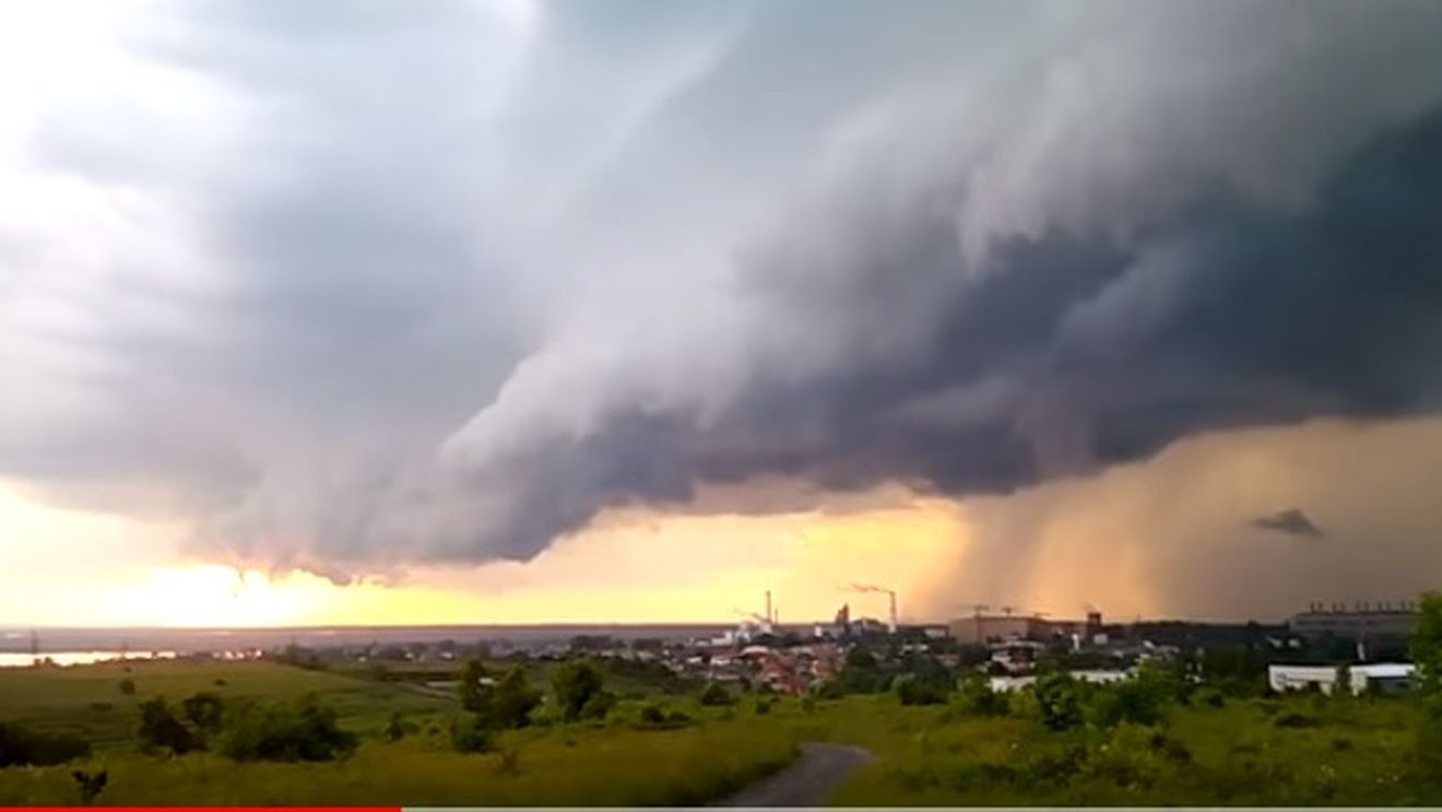 Cod portocaliu de furtună în județul Tulcea. Se anunță ploi torențiale și vijelii în jumătate de țară. Atenționarea este valabilă până luni seara