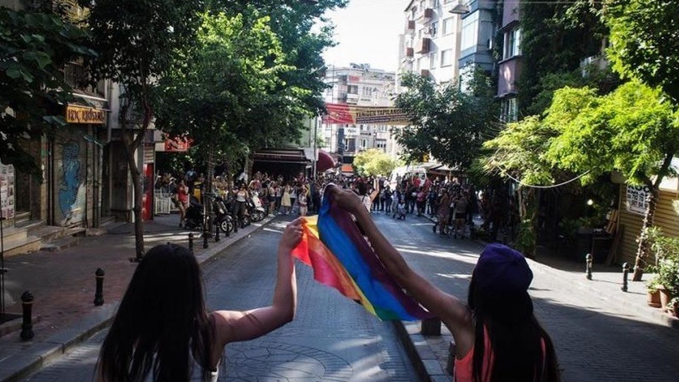 Politico: Comunitatea LGBTQ din Turcia, în pericol în fața valului de considerații homofobe lansate de președintele Erdogan și de alți înalți oficiali, care i-au numit pe homosexuali ”perverși” și ”pedofili”