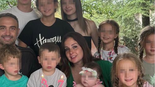 O italiancă are 9 copii la 37 de ani, iar acum îl așteaptă pe al zecelea / ”Nu pot nega că zilele noastre sunt intense și obositoare. Avem o organizare aproape militară”