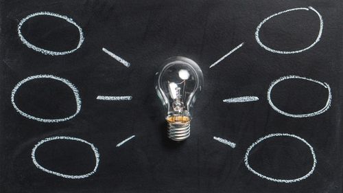 Haos privind plafonarea și compensarea facturilor la gaze și energie electrică: unii consumatori casnici au primit facturi compensate și plafonate, alții nu, însă au fost anunţaţi de majorarea tarifelor chiar şi de 5 ori