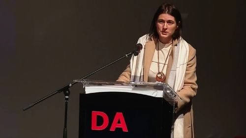 O mamă din Sibiu cu fiica dependentă de droguri își strigă durerea și neputința: „ Aș vrea să poată fi ajutați, nu numai sedați” / ”Acum trei zile am fost internată cu ea în spital, legată de pat, sedată, ca să reziste” / ”Tratamentul psihiatric nu ne-a ajutat, spitalele de psihiatrie nu sunt pregătite”