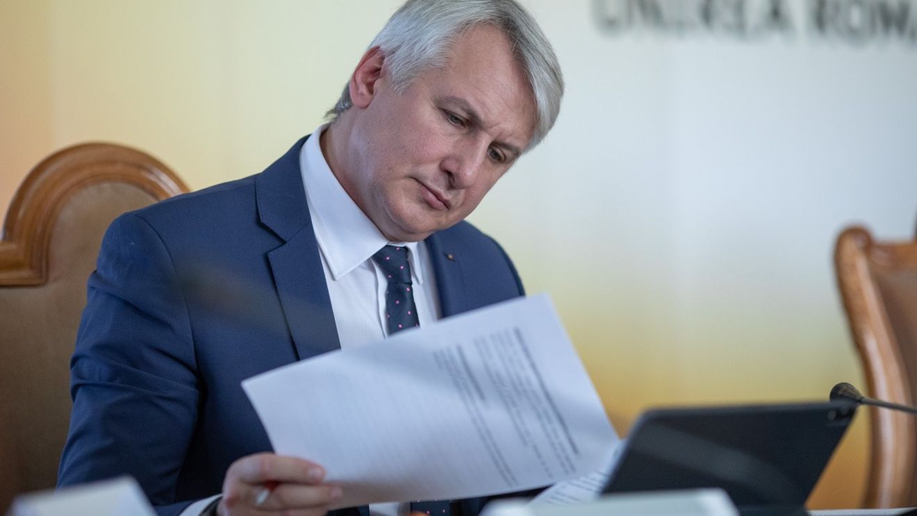 Eugen Teodorovici a pierdut procesele în care contesta o sancțiune pentru activități politice incompatibile cu funcția de director la Curtea de Conturi. Apoi a recidivat
